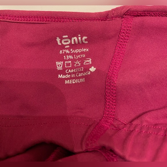 Tonic Active Yoga Top with Built in Shelf Bra Size Medium in EUC - Picture 9 of 9
